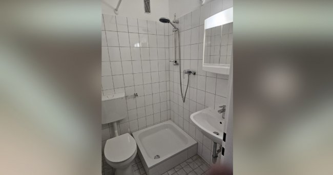 Klassische Badrenovierung in zeitloser Weißoptik